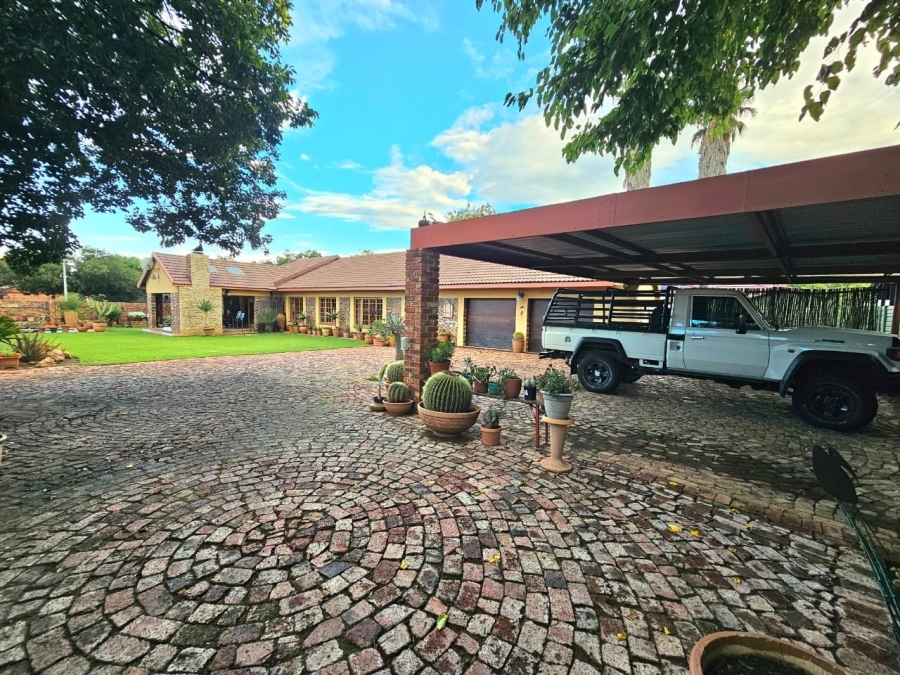 5 Bedroom Property for Sale in Miederpark North West